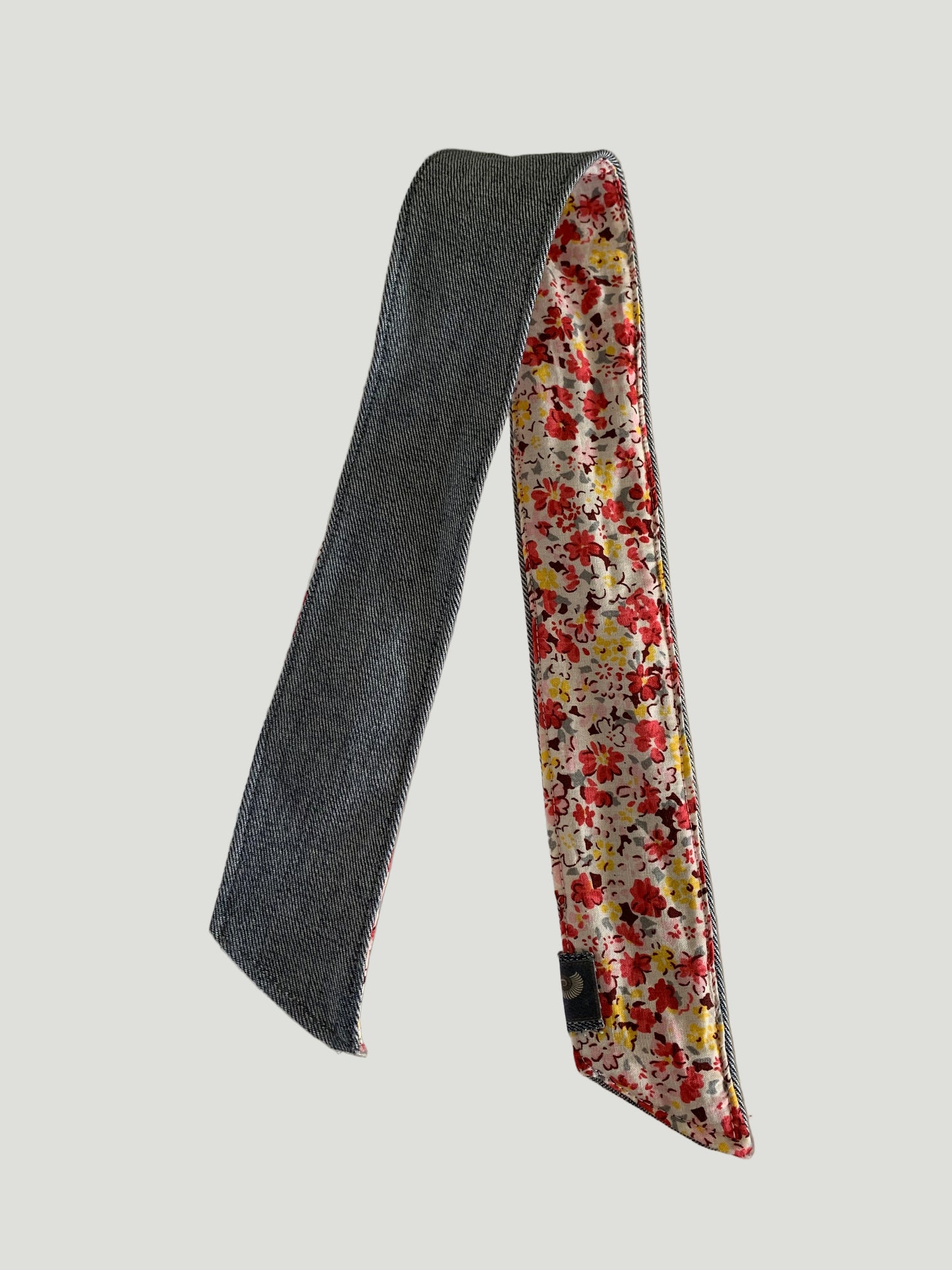 Coastal Bloom Wine Tote With A Sash of Denim